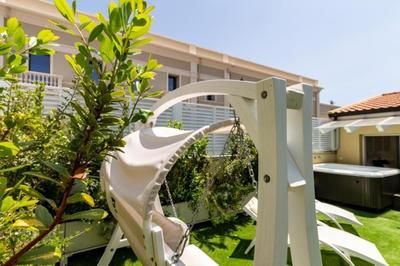 Terrazza con Jacuzzi su Attico Elegante a Cagliari