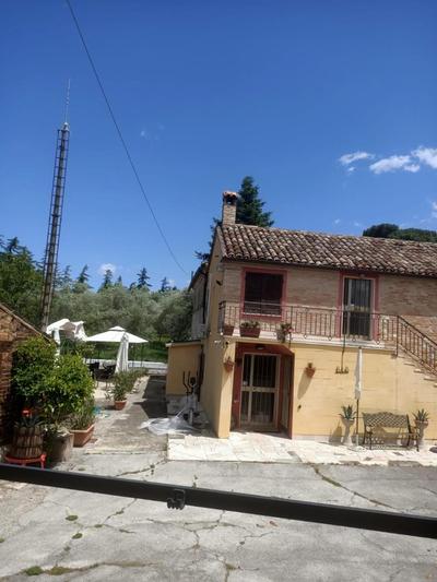 La casa sul tetto, Room's & Glamping