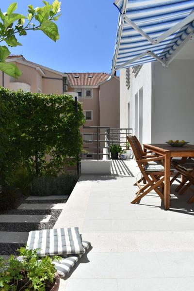 Design Beach Garden Apartment