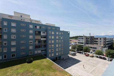 Family apartment with private garage