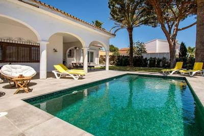 Verianmar 4 bedroom villa in Sotogrande with Pool
