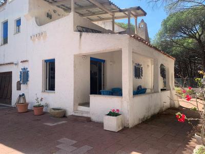 Splendid detached villa, near the sea