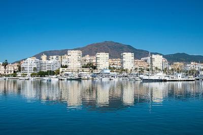 Estepona Luxury Seafront Penthouse with Parking
