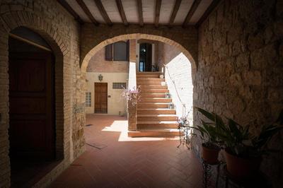 Casa Martina, Piazza Delle Erbe, San Gimignano