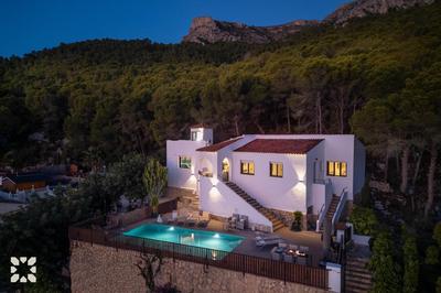 Villa Maracala by Abahana Villas