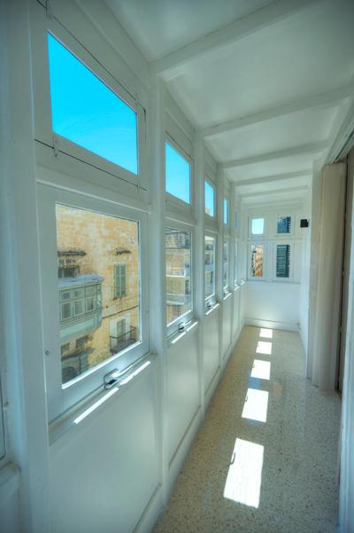 Tasteful 2bedrooms with Maltese balcony MCOP1-2