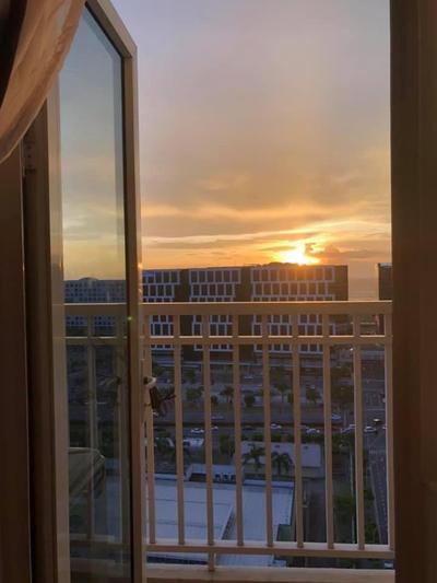 1 BR Condo with Balcony