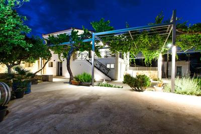 Kilada Village Retreat - Jacuzzi -