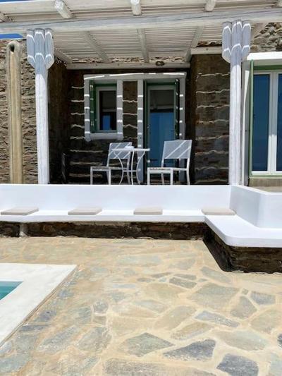 Villa with infinity pool and exceptional sea view