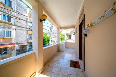 Modern 2 bedroom apartment with balcony in central location