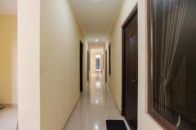 RedDoorz near Jakarta International Velodrome