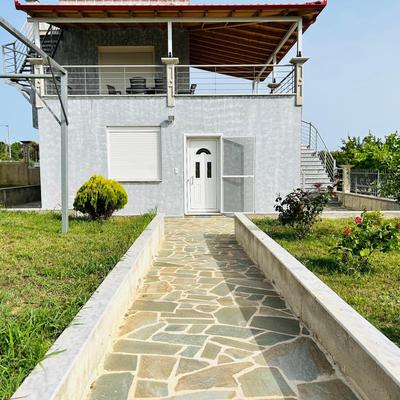 Sea View Apartment with Garden