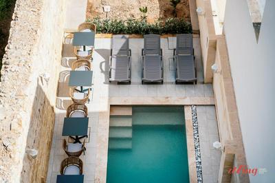 Mosta Stays by Zzzing