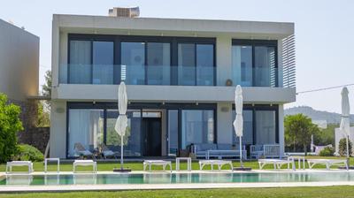 Liam Beach Front Luxury Villa with 100m2 infinity pool