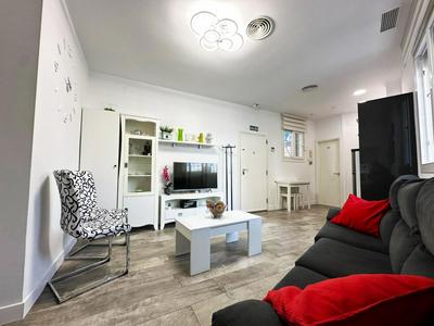 A8 - Apartamento en La Carihuela, 2 dormitorios, Wifi, a 100 metros de la playa