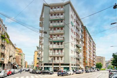 GuestHost - White Flat bilo di design De Angeli