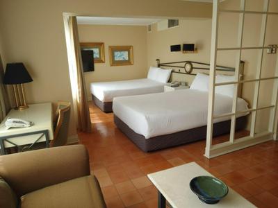 Suites del Bosque Hotel