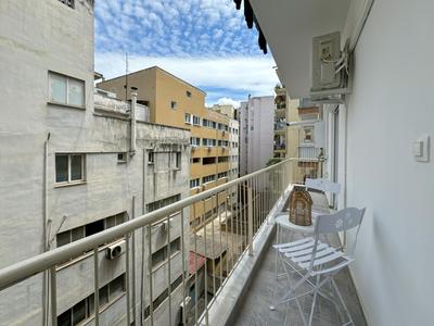 Luxury Downtown Apartment Guya