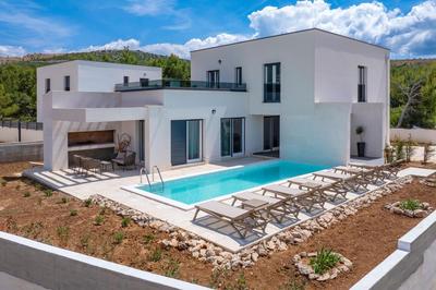 Villa Wave of love mit Meerblick, beheiztem Pool und direktem Strandzugang - familienfreundlich, 4 SZ, Rovanjska