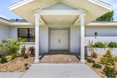 Cozy Retreat, heated pool, water canal, bikes,3 bedroom