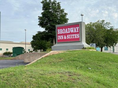 Broadway INN & SUITES OKC