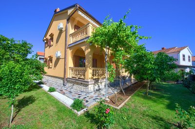 Apartment BAZINA - airconditioning, parking, 500m from the beach