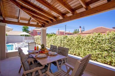 Cosmos Villas Spyridoula