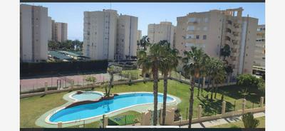 Apartamento segunda línea de playa con piscina