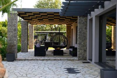 Villa Black White Dassia