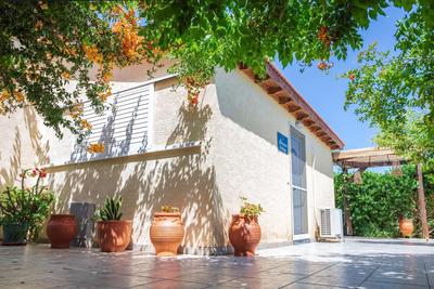 Ibiscus Cottage in Paradisi near the Beach