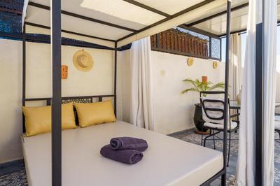 Riad AJI 4 Rooms, Petite piscine , Internet, Petit déjeuner , Top Emplacement Médina