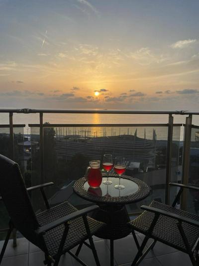 Rock Hotel First Line