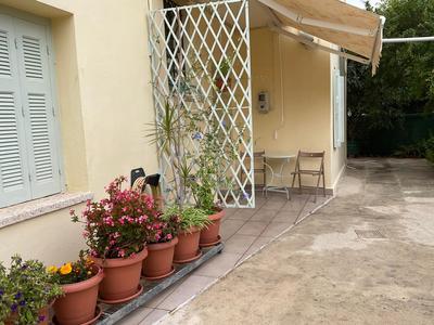Sunny & Cozy Citycenter apartment with yard