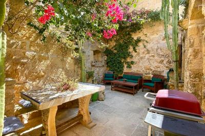 Mandy - An authentic 400 year old Gozo farmhouse