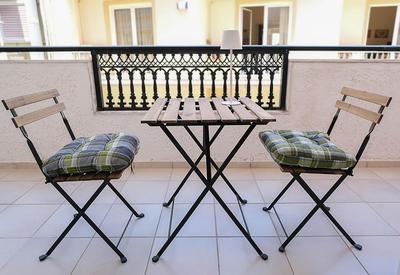 Prime location studio, near lions square