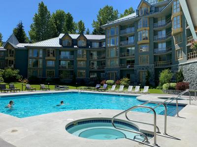 Cascade Lodge, ski valet service, boot and glove dryer, 2 hot tubs, year round heated pool, gym, sauna, change rooms & showers, WIFI, cable TV, front desk 