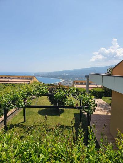 Villa con vista mare