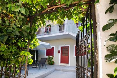 To Patriko Lefkada Cozy Village Home with Parking