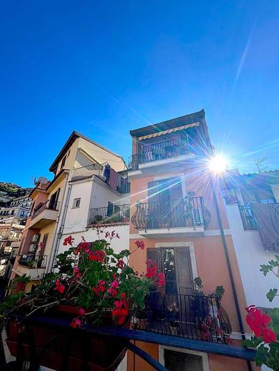 Le Pigne House with terrace in Taormina centre