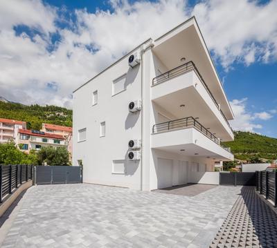 TT - Apartments with private parking