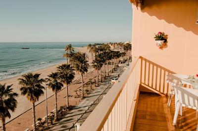 Amplio apartamento en 1ª línea de playa -Free Wifi