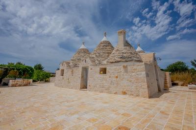 Luxury Trulli di Giulia, exclusive villa with private pool in Valle d'Itria, Puglia