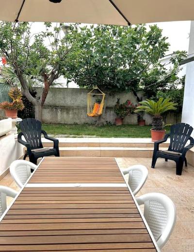 Con giardino a due passi dal mare