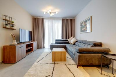 Sleek 2BR Residence by the Promenade