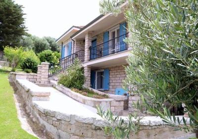 Appartamento in Villa di 150 Mq - vista mozzafiato fronte mare con giardino privato