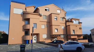 Strandnahes Apartment Pošesi mit Pool nur 200m!