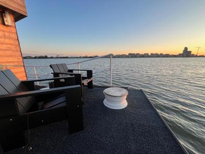 Casey's Lake View House Boat