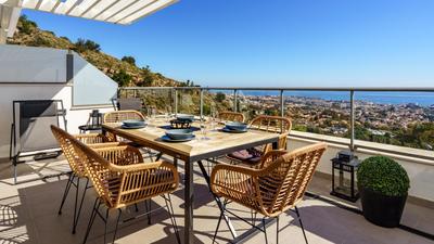 Top-floor apartment with Pool Ref 20