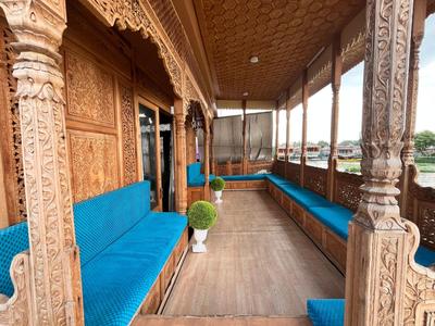 Floating Shanghai Group Of Houseboats