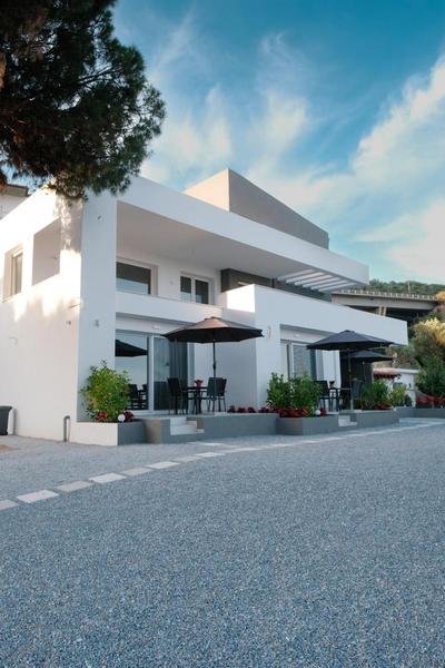 Aquarama Suites
